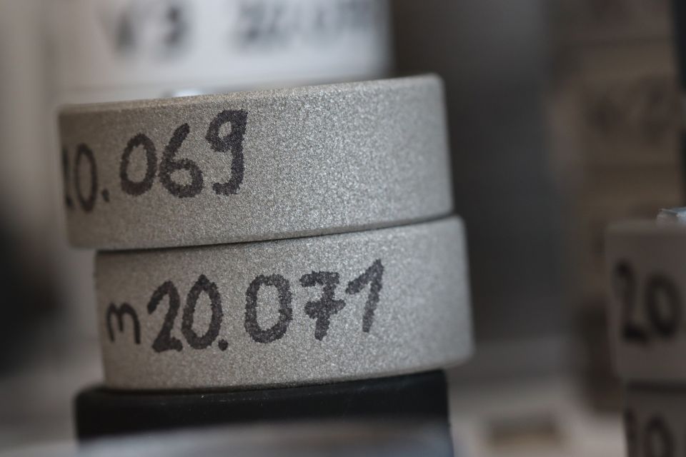 Entwicklungsprojekte in der Oberflächentechnik: Beschriftete Werkstoffe